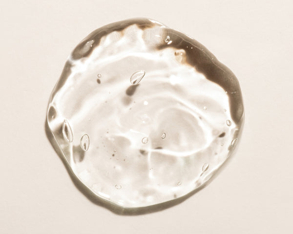 Image de glycérine, ingrédient naturel reconnu pour ses propriétés hydratantes dans le stick anti-cernes à la caféine Enkrem